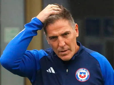 Se desploma Eduardo Berizzo: La mala noticia que recibió la Selección Chilena y que llena de cuestionamientos al DT