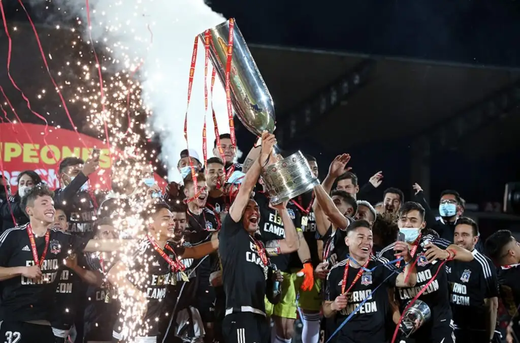 Colo-Colo celebrando la obtención de la Copa Chile 2021.