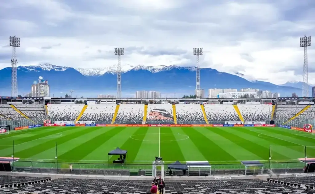 Colo-Colo tendrá que invertir cerca de 150 millones de dólares en la remodelación del Estadio Monumental.