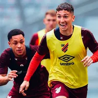 Sonríe el canterano de Colo-Colo: El factor que podría cambiar el presente de Luciano Arriagada en Athletico Paranaense