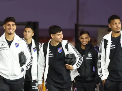 «No puede salir más de la titularidad»: Hinchas aplauden a defensor de Colo-Colo en partido ante Deportes Iquique