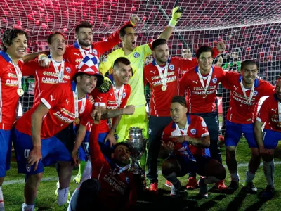 Con tres ex Colo-Colo: Estos son los jugadores que serán homenajeados en la previa del partido de La Roja