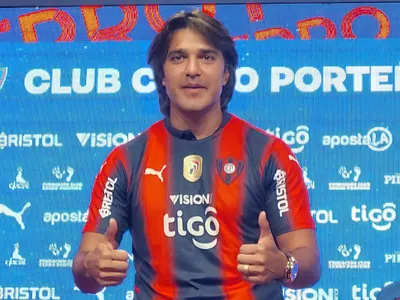 ¿Karma por no venir a Colo-Colo?: Hinchas de Cerro Porteño barren con Moreno Martins en Twitter