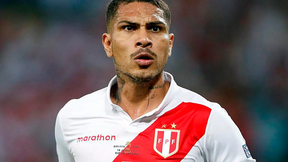 Paolo Guerrero con la camiseta de Perú.