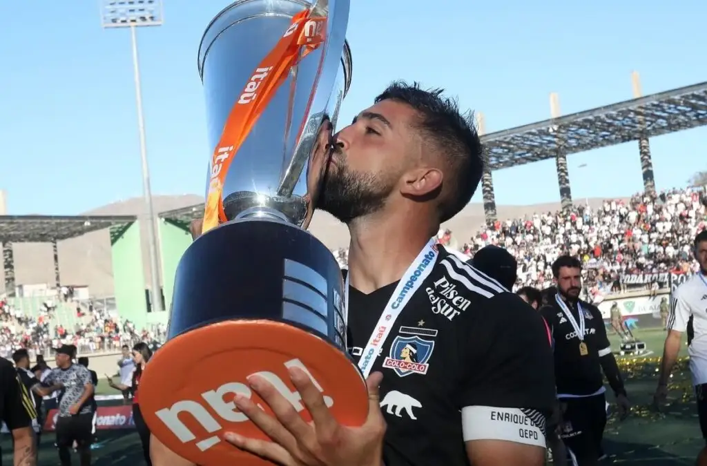 Emiliano Amor concretó su regreso a Colo-Colo.