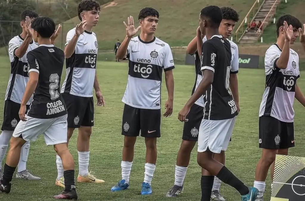 Olimpia, segundos en el grupo de Colo-Colo, dejaron en el camino al Corinthians en semifinales.