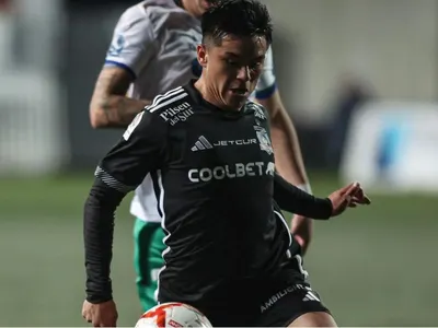 [VIDEO] Bastián Silva le mete presión a Almirón con un descomunal golazo con la Proyección