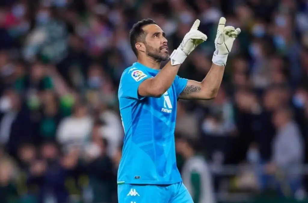 Claudio Bravo afrontará meses claves en España