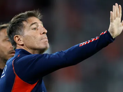 Ni Quinteros, ni Gareca: En Argentina sorprenden y nombran al DT que corre con ventaja para asumir en La Roja