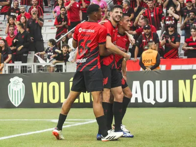 Hay acuerdo salarial: Colo-Colo arregló con pretendido delantero y ahora deberá negociar salida con su club