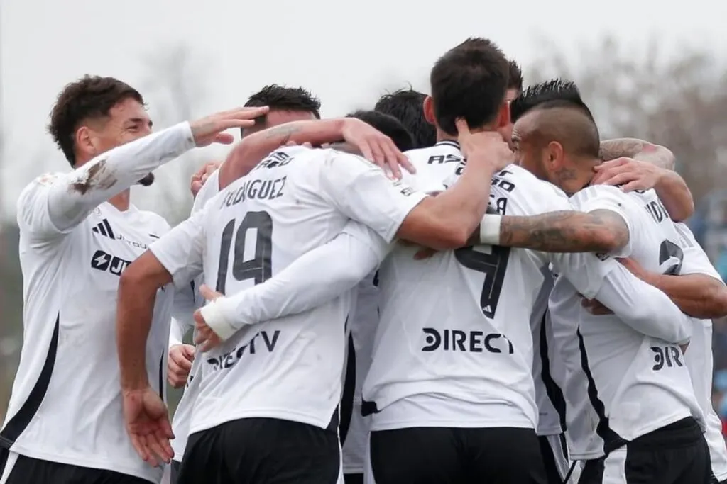 Jugadores de Colo-Colo celebrando el gol convertido a O'higgins.