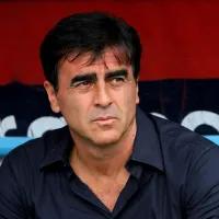 «Ya están negociando»: Gustavo Quinteros buscaría ‘ganarle’ a Colo-Colo el fichaje de delantero argentino