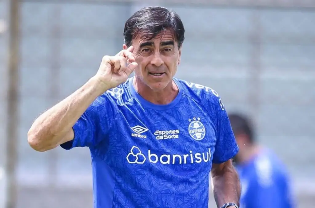 Gustavo Quinteros quedó libre tras ser despedido de Gremio de Porto Alegre.