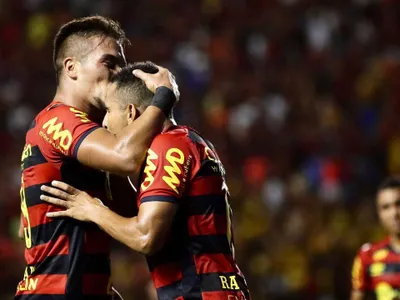 «Es extraordinario»: Compañero le tiró flores a Javier Parraguez y lo pidió a ‘La Roja’