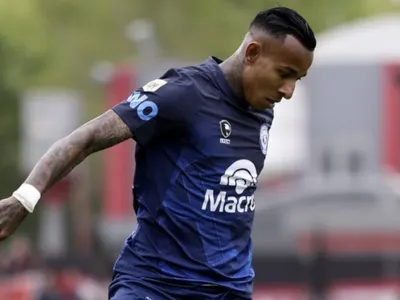 ¿Se ilusiona Colo-Colo? La millonaria oferta que Independiente Rivadiva rechazó por Sebastián Villa