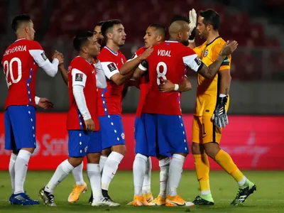 ¿Cómo formarían Chile y sus rivales sin jugadores de la Premier, ni la Liga?