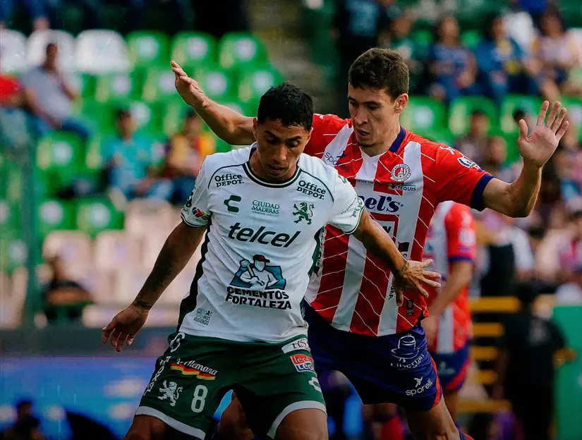 César Luis Merlo descarta ofertas de Colo-Colo por Luciano Cabral.