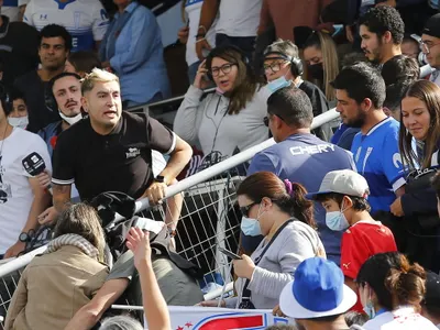 La sacó barata: Universidad Católica conoció su sanción tras los incidentes ante Colo-Colo