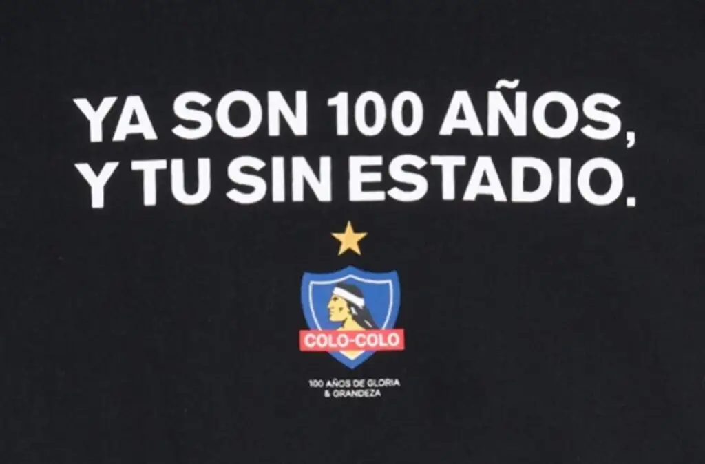 Línea urbana de Colo-Colo lanza camiseta con indirecta a la U.