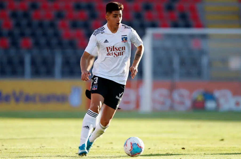 Colo-Colo recibirá dinero por venta de Williams Alarcón.