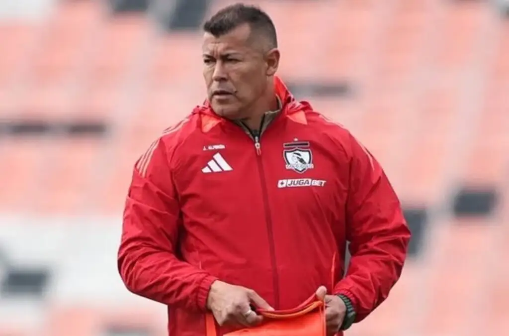 El estratega albo habría tomado una decisión para el cupo Sub-21 en el primer equipo.