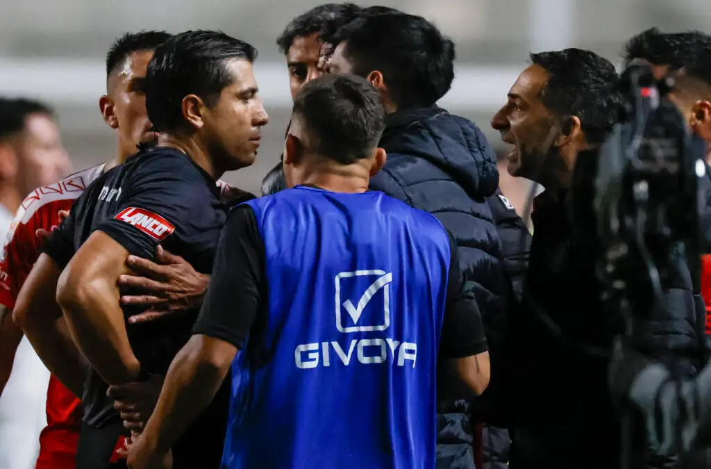 Cristian Insaurralde cargó contra Benjamín Saravia por el arbitraje.
