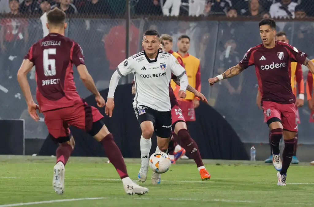 El jugador estaría apostando en grande y buscaría a toda costa partir al Viejo Continente. Foto: Dragomir Yankovic/Photosport.