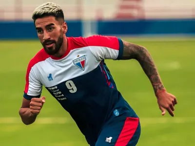 [VIDEO] Juan Martín Lucero deja en el olvido a Colo-Colo y debuta con una asistencia en Fortaleza