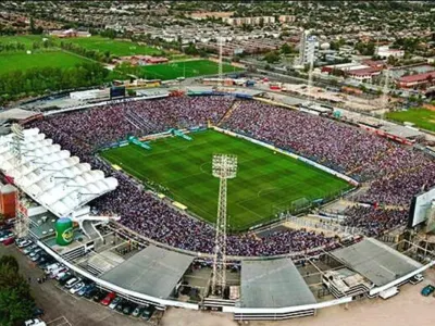 Con calendario en mano: Colo-Colo estableció fecha para tener arreglada la cancha del Estadio Monumental