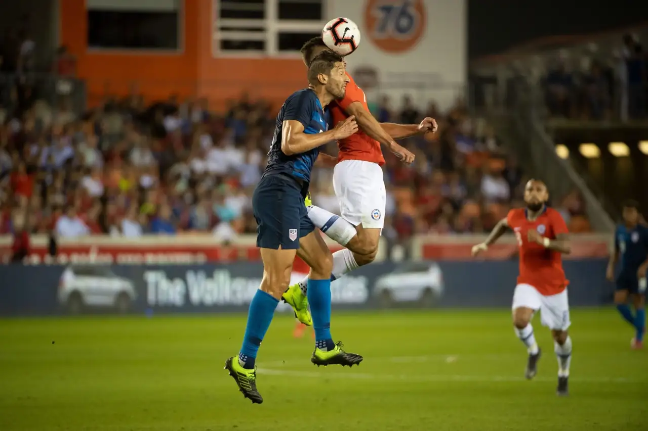 Futbol, Estados Unidos vs Chile. Partido amistoso 2019. El jugador de Chile Diego Rubio, disputa el balón contra Omar González de Estados Unidos durante el partido amistoso en el estadio BBVA Compass Stadium. Houston, Texas. 26/03/2019 David Leah/Mexsport/Photosport Football, United States vs Chile. Friendly match 2019. Chile’s player Diego Rubio, battles the ball against Omar González of United States during friendly match at BBVA Compass Stadium. Houston, Texas. 26/03/2019 David Leah/Mexsport/Photosport