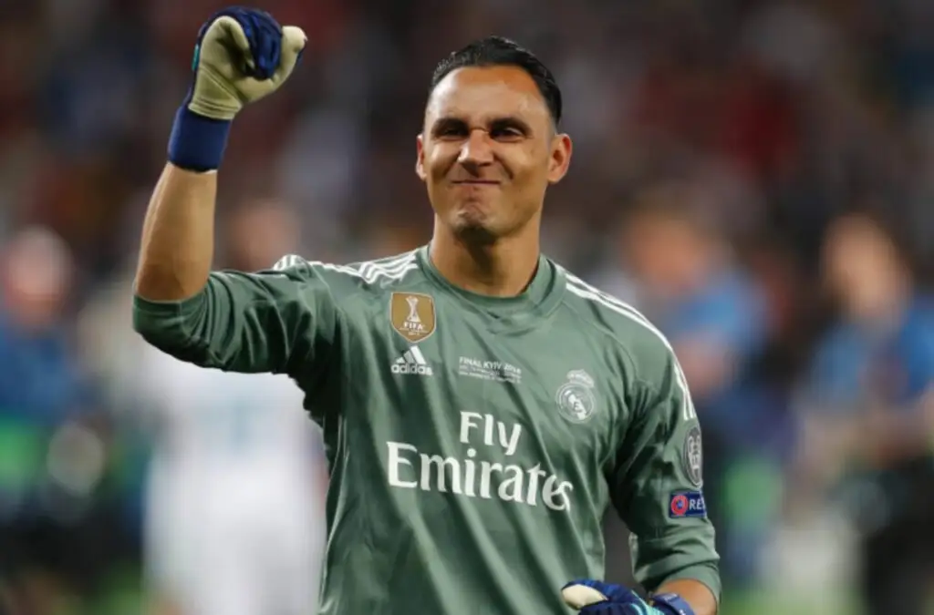 Keylor Navas interesa a Colo-Colo como posible reemplazo de Brayan Cortés.