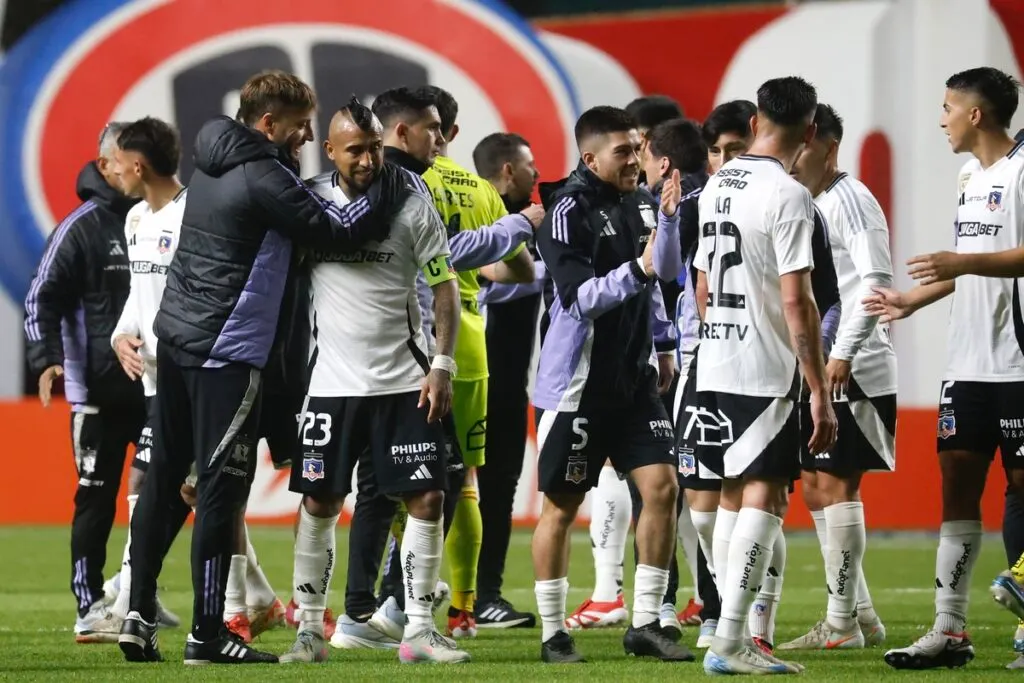 Los jugadores de Colo-Colo celebrando el triunfo sobre La Calera.