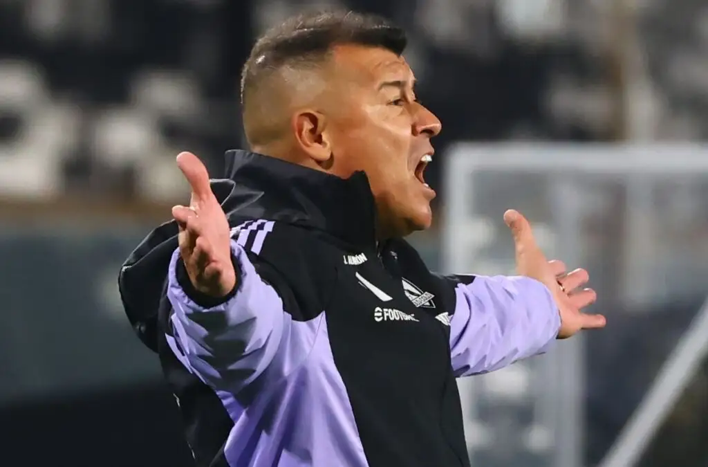 El representante de Jorge Almirón negoció con Blanco y Negro para destrabar su salida.
