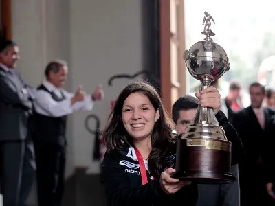 Ex multicampeona con Colo-Colo no vuelve al fútbol chileno y fue oficializada como refuerzo del Madrid CFF