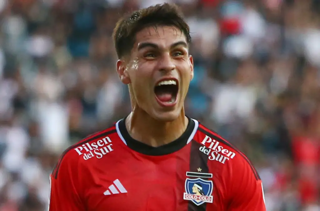 Erick Wiemberg con la camiseta de Colo-Colo.