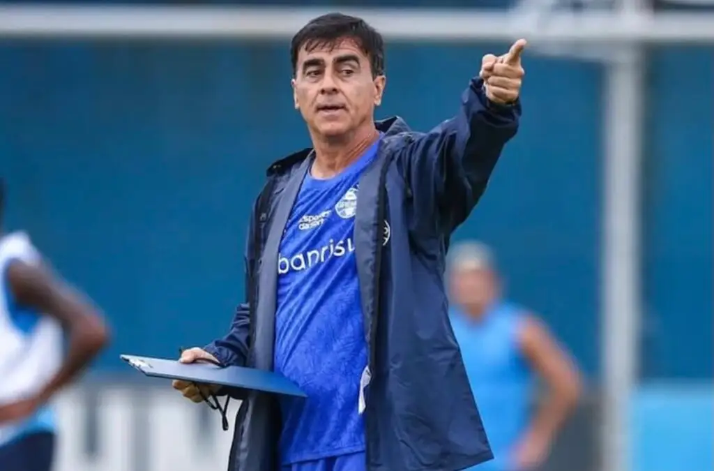 Tras salir de Gremio, Gustavo Quinteros podría dirigir a otro gigante del continente.