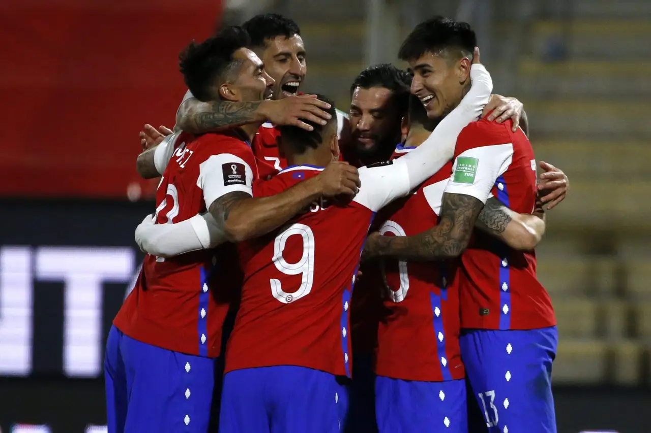 Futbol, Chile vs Bolivia. Fecha 8, Eliminatorias Mundial de Catar 2022. El jugador de Chile Erick Pulgar, derecha, celebra su gol contra Bolivia durante el partido de clasificacion al Mundial de Catar 2022 disputado en el estadio San Carlos de Apoquindo de Santiago, Chile. 08/05/2021 Andres Pina/Photosport Football, Chile vs Bolivia. 8th date, 2022 Qatar World Cup Qualifiers. Chile’s player Erick Pulgar, right, celebrates after scoring against Bolivia during the 2022 Qatar World Cup match held at the San Carlos de Apoquindo stadium in Santiago, Chile. 08/05/2021 Andres Pina/Photosport
