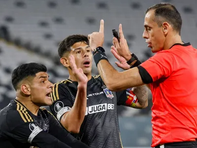 Pésimos recuerdos: Conmebol confirma al árbitro para el partido de Colo-Colo frente a Racing Club