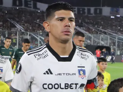 Esteban Pavez se enfurece tras triunfo de Colo-Colo y encara a la prensa: «Qué no se inventen más cosas»