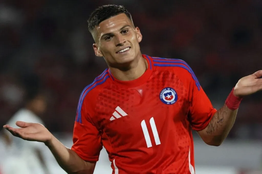 Lucas Cepeda en la Selección Chilena frente a Panamá. MArcelo vega aprueba su salida