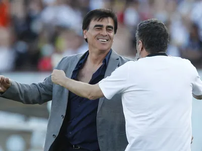 ¿Suma bonos? Revisa los números de Gustavo Quinteros en clásicos durante su carrera