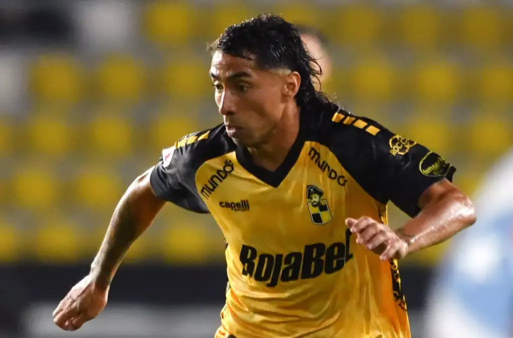 juan Cristóbal Guarello aprueba posible fichaje de Luciano Cabral en Colo-Colo.