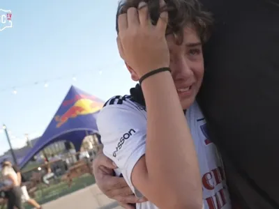 [VIDEO] Hasta las lágrimas: Joven hincha de Colo-Colo rompió en llanto tras entrar al Estadio Monumental