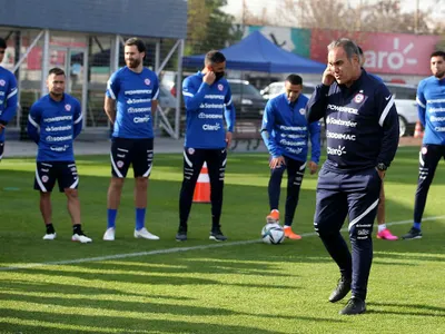 Formación: Las sorpresas que prepara Lasarte para el duelo entre Chile y Argentina