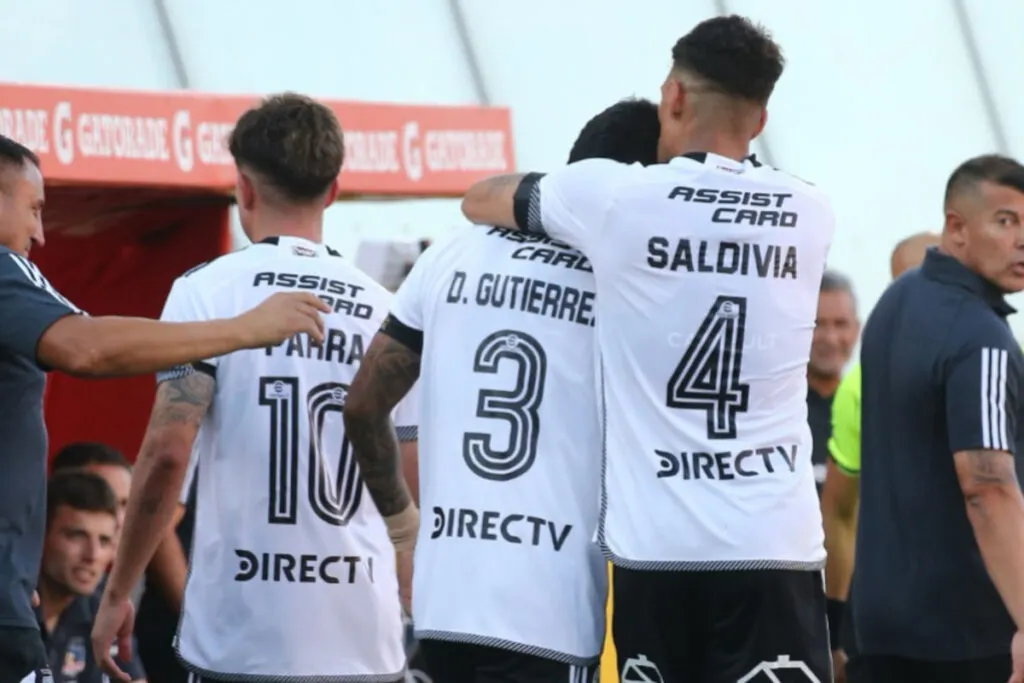 Jugadores de Colo-Colo en el duelo frente a Unión Española.