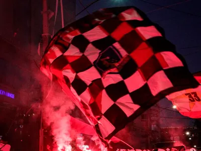 [VIDEO] El último aliento: Hinchas de Colo-Colo realizan masivo hotelazo en la previa de la Supercopa