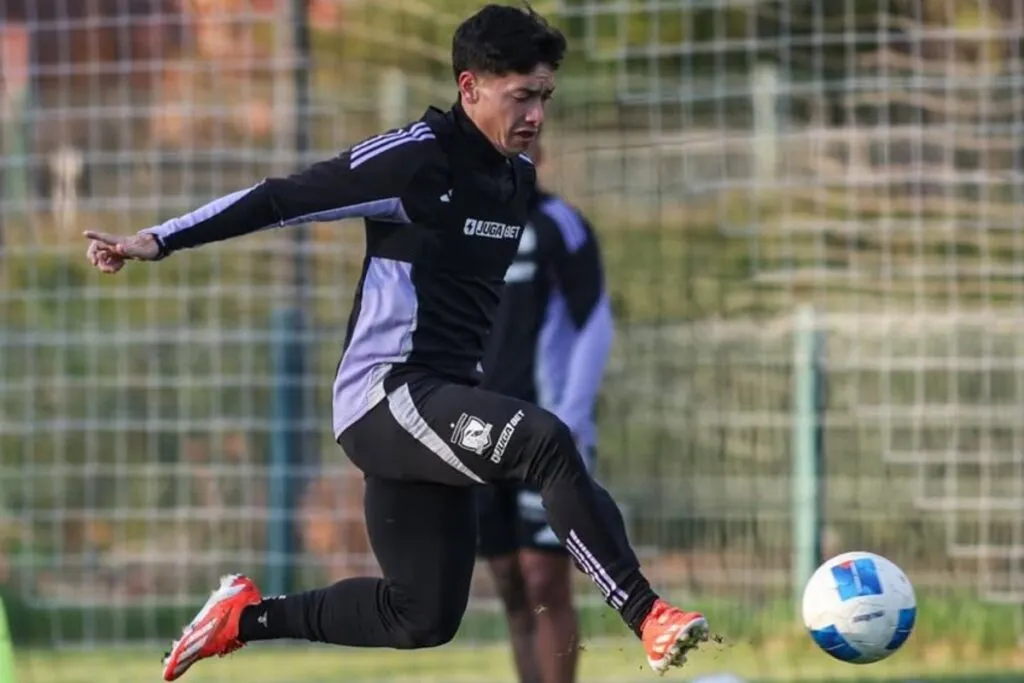 Cristián Zavala en un entrenamiento de Colo-Colo.