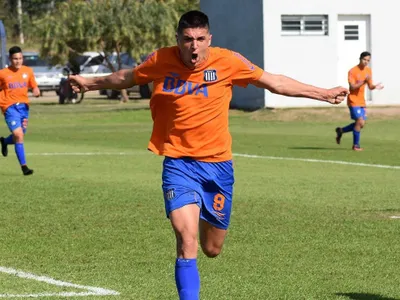 La novela continúa: Favio Cabral no llega a Colo-Colo