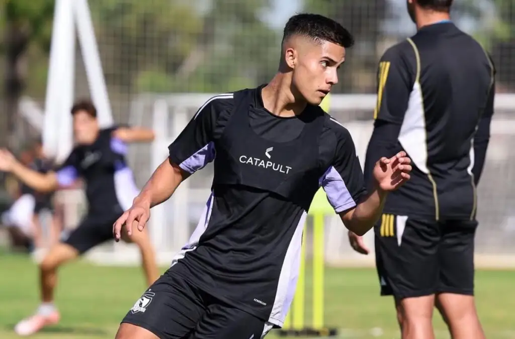 Esteban Barraza ya está inscrito y habilitado para sumar minutos con el plantel de Proyección.