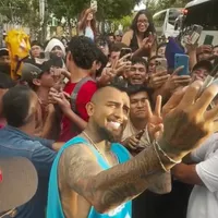 [VIDEO] Expectación total: Colo-Colo y Arturo Vidal desatan la locura en Colombia